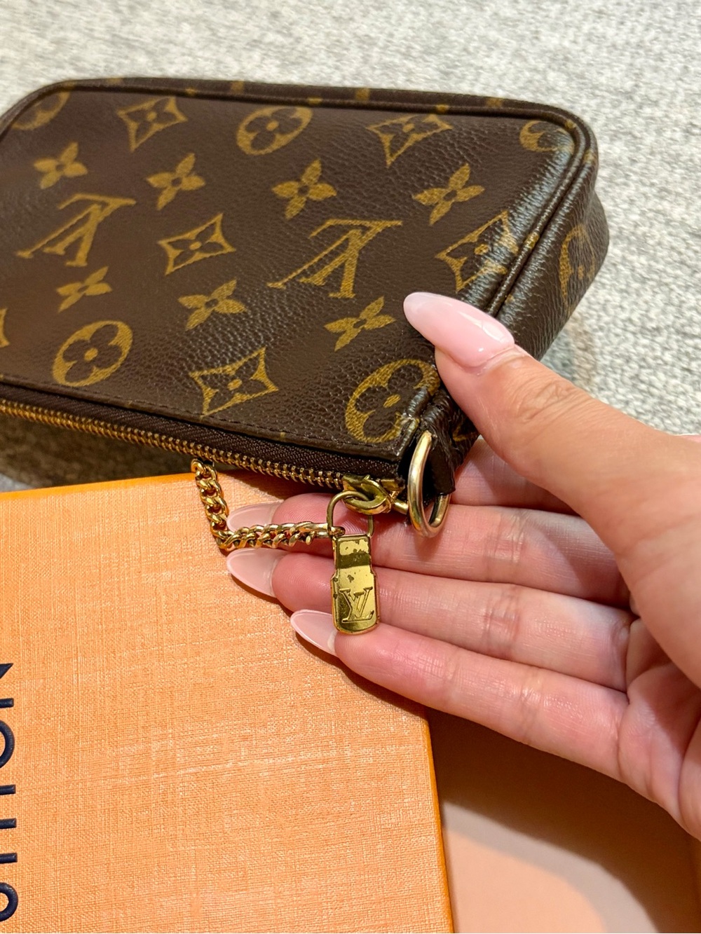 Louis Vuitton Monogram Pochette Accessoires with a chain strap - Picture 3 of 4